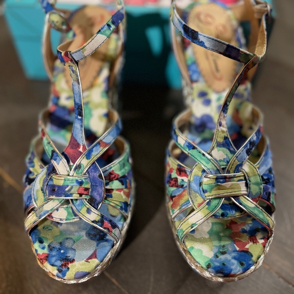 Poetic License Size 8.5 / 38.5 Blue/multi color Floral